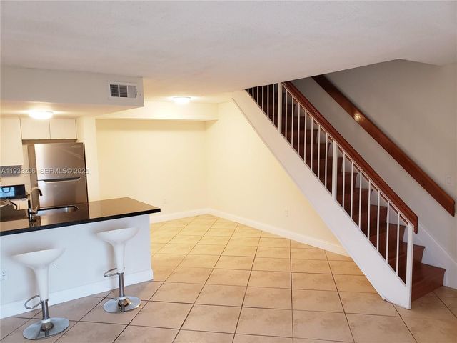 8660 NW 5th Ter 15-209, Miami, FL 33126