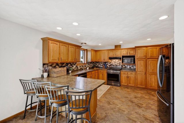 3823 Falcon Ridge Drive, Janesville, WI 53548