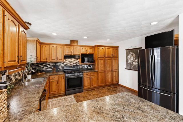 3823 Falcon Ridge Drive, Janesville, WI 53548