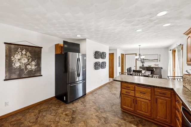 3823 Falcon Ridge Drive, Janesville, WI 53548