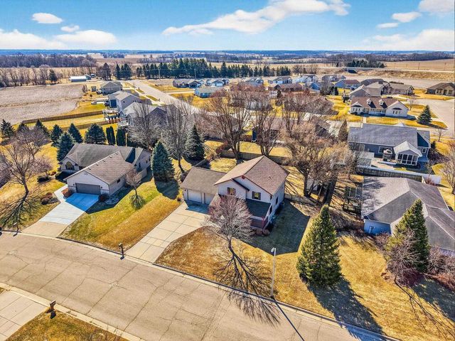 3823 Falcon Ridge Drive, Janesville, WI 53548