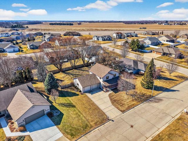 3823 Falcon Ridge Drive, Janesville, WI 53548