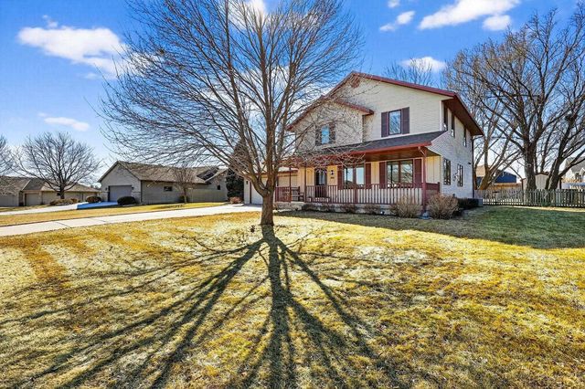 3823 Falcon Ridge Drive, Janesville, WI 53548