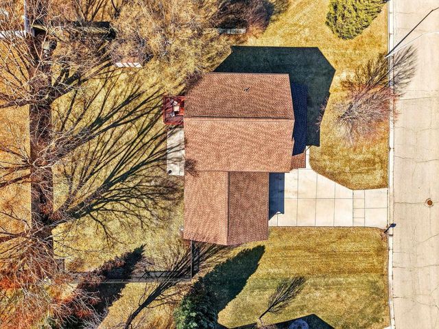 3823 Falcon Ridge Drive, Janesville, WI 53548