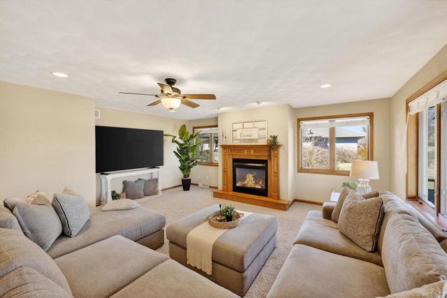 3823 Falcon Ridge Drive, Janesville, WI 53548