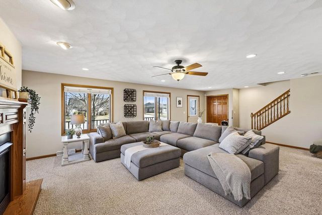 3823 Falcon Ridge Drive, Janesville, WI 53548