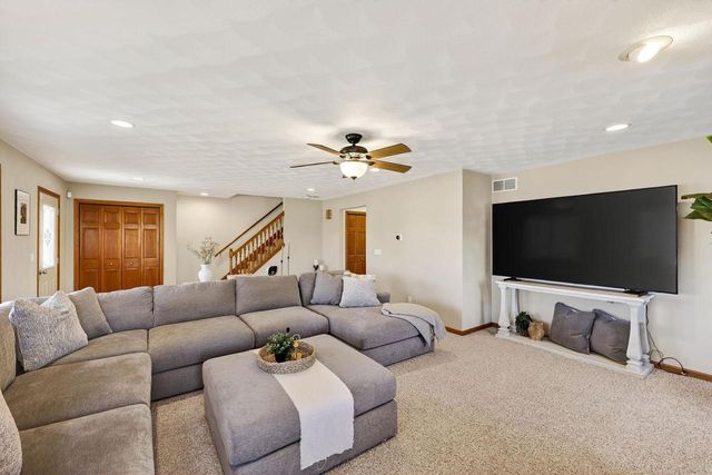 3823 Falcon Ridge Drive, Janesville, WI 53548