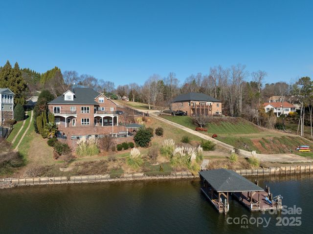 121 Pleasant Pointe Drive, Hickory, NC 28601