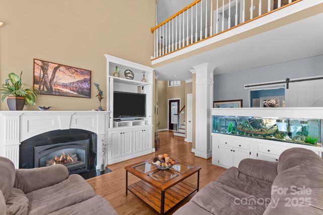 121 Pleasant Pointe Drive, Hickory, NC 28601