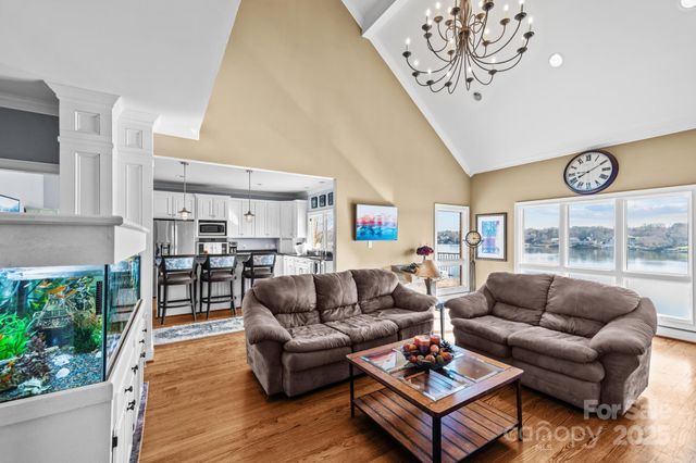 121 Pleasant Pointe Drive, Hickory, NC 28601