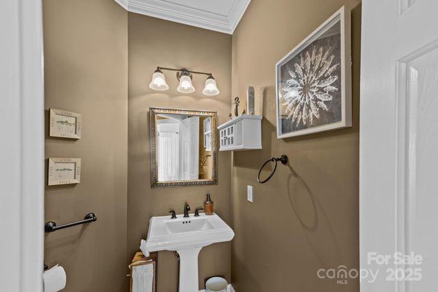 121 Pleasant Pointe Drive, Hickory, NC 28601