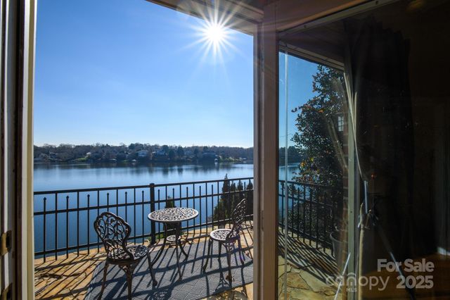 121 Pleasant Pointe Drive, Hickory, NC 28601