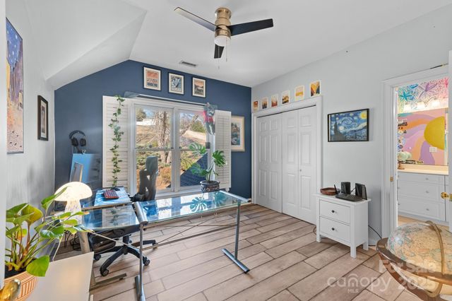 121 Pleasant Pointe Drive, Hickory, NC 28601