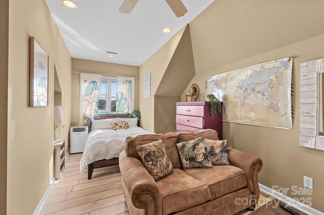 121 Pleasant Pointe Drive, Hickory, NC 28601