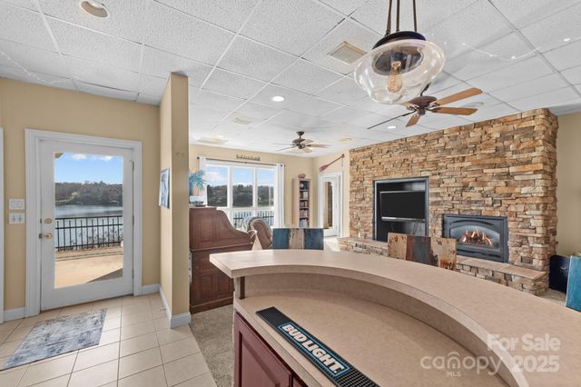 121 Pleasant Pointe Drive, Hickory, NC 28601