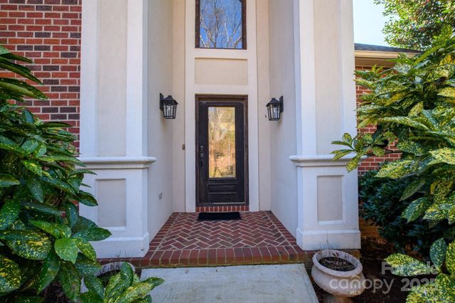 121 Pleasant Pointe Drive, Hickory, NC 28601