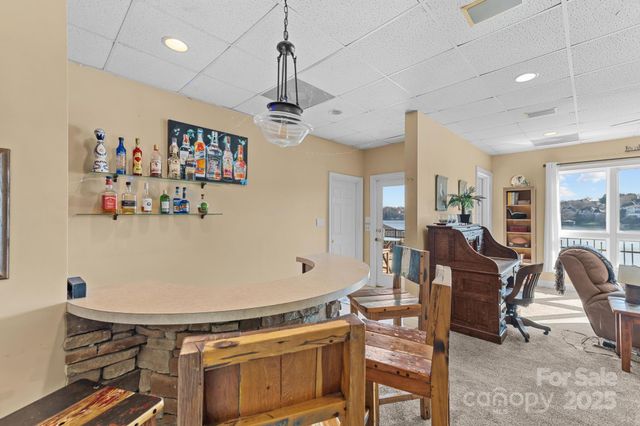 121 Pleasant Pointe Drive, Hickory, NC 28601