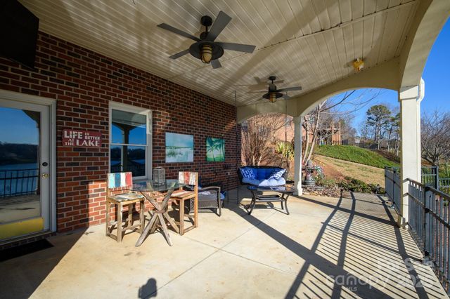 121 Pleasant Pointe Drive, Hickory, NC 28601