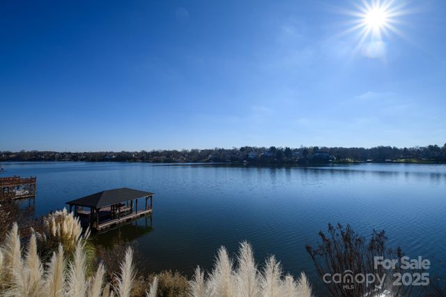 121 Pleasant Pointe Drive, Hickory, NC 28601