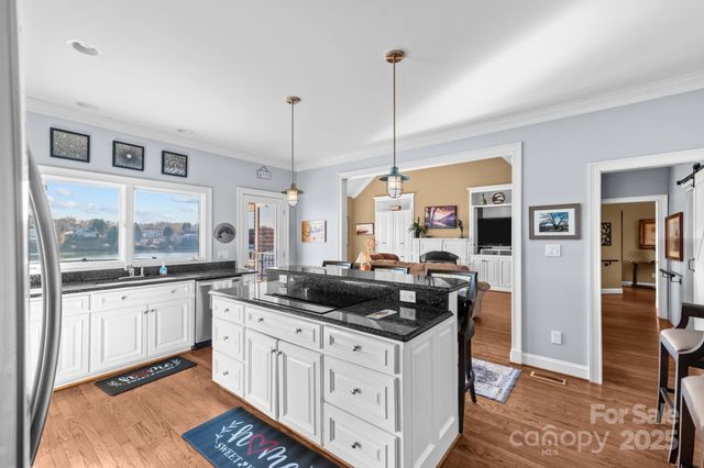 121 Pleasant Pointe Drive, Hickory, NC 28601