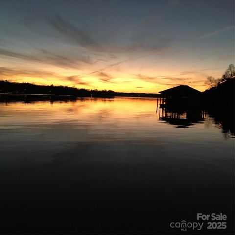 121 Pleasant Pointe Drive, Hickory, NC 28601