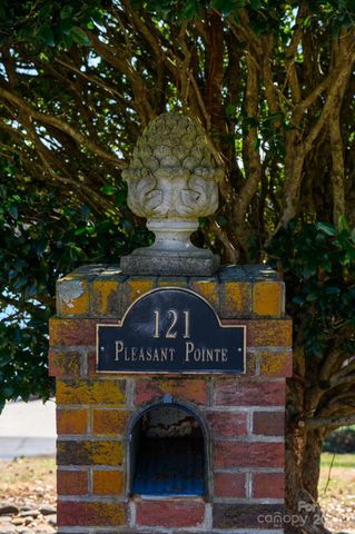 121 Pleasant Pointe Drive, Hickory, NC 28601