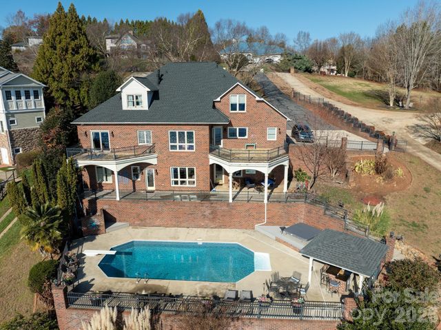 121 Pleasant Pointe Drive, Hickory, NC 28601