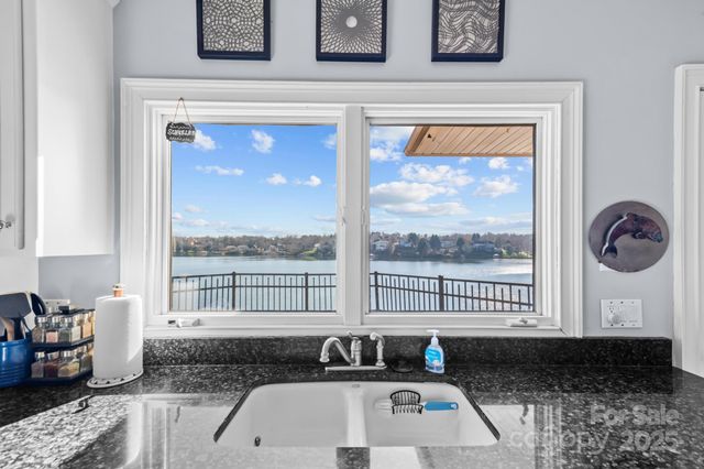 121 Pleasant Pointe Drive, Hickory, NC 28601