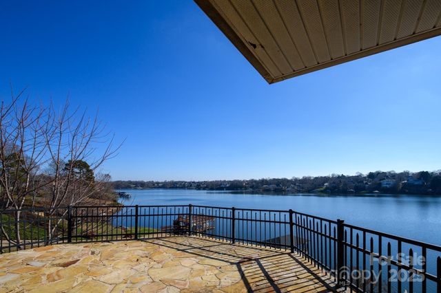 121 Pleasant Pointe Drive, Hickory, NC 28601