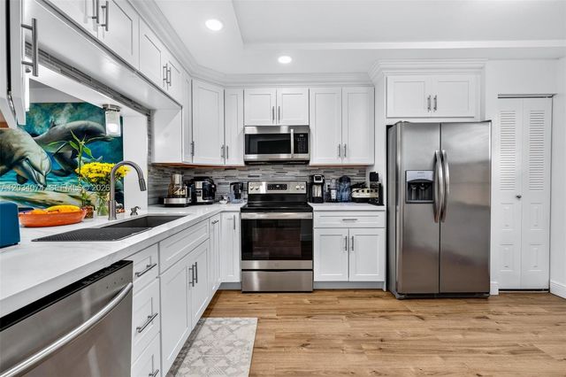 700 SW 128th Ave 306C, Pembroke Pines, FL 33027