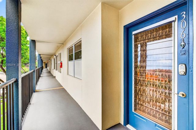 700 SW 128th Ave 306C, Pembroke Pines, FL 33027