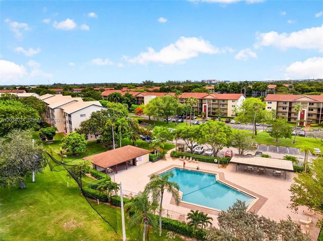 700 SW 128th Ave 306C, Pembroke Pines, FL 33027