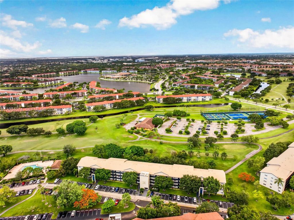 700 SW 128th Ave 306C, Pembroke Pines, FL 33027