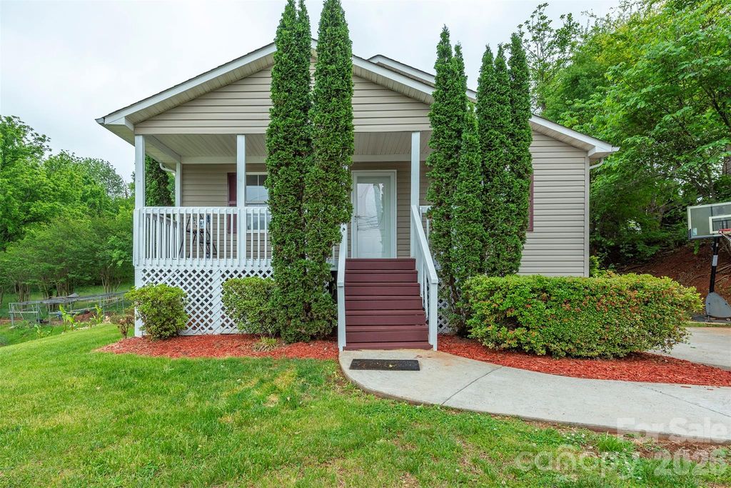 104 Bethel Street, Morganton, NC 28655