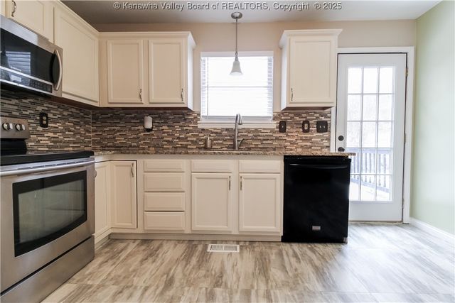 113 Pinehurst Drive, Tornado, WV 25202