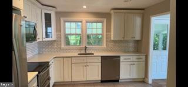 2410 SHELLPOT DR, Wilmington, DE 19803