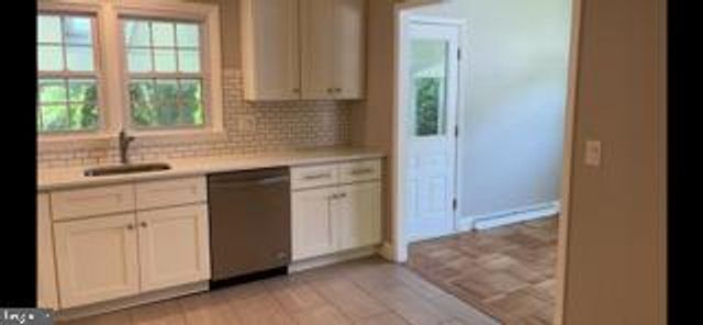 2410 SHELLPOT DR, Wilmington, DE 19803