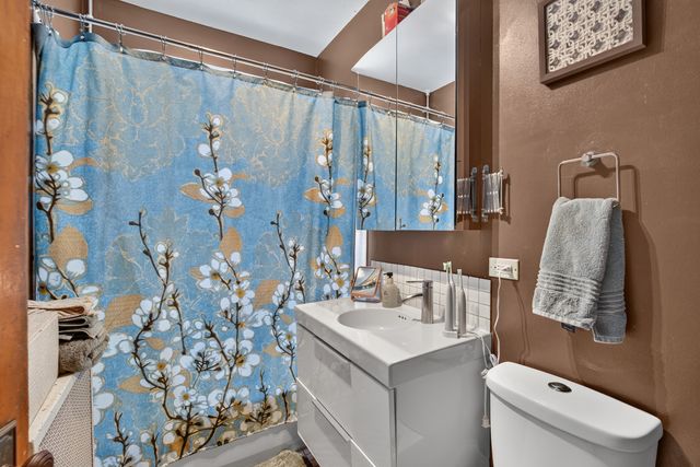 2926 N Avers Avenue, Chicago, IL 60618