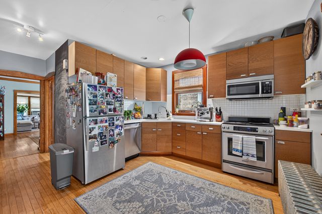 2926 N Avers Avenue, Chicago, IL 60618