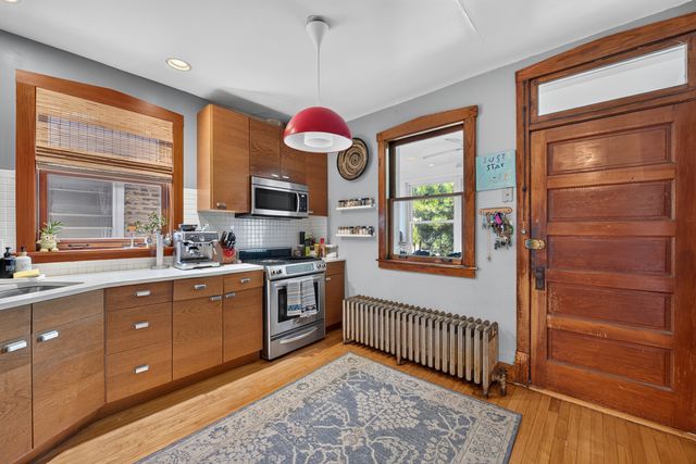 2926 N Avers Avenue, Chicago, IL 60618