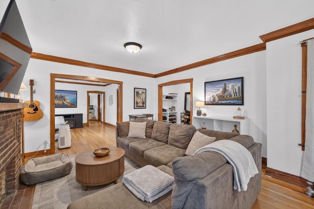 2926 N Avers Avenue, Chicago, IL 60618