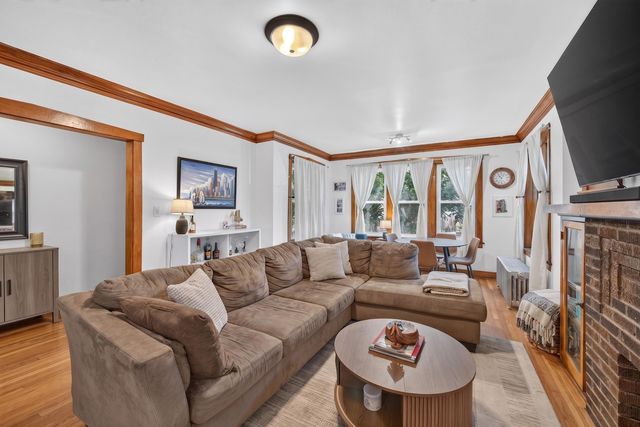 2926 N Avers Avenue, Chicago, IL 60618
