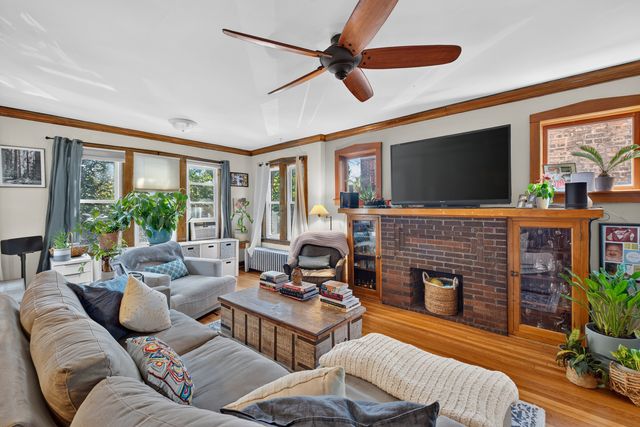 2926 N Avers Avenue, Chicago, IL 60618
