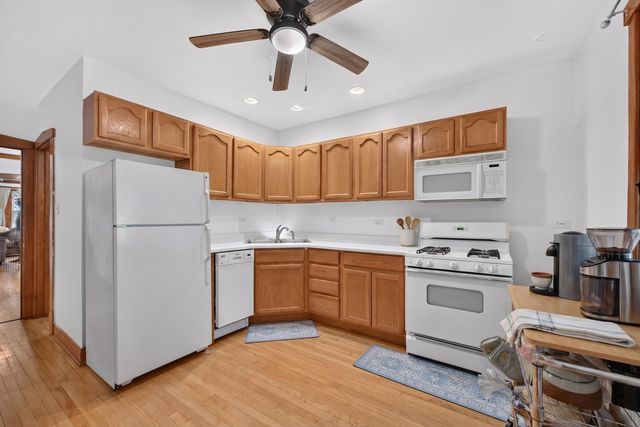 2926 N Avers Avenue, Chicago, IL 60618