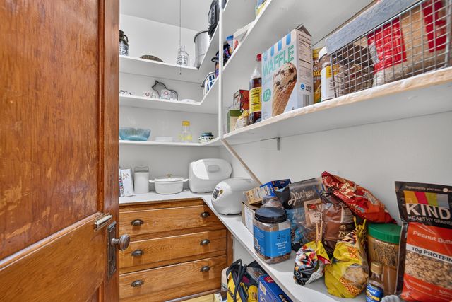 2926 N Avers Avenue, Chicago, IL 60618
