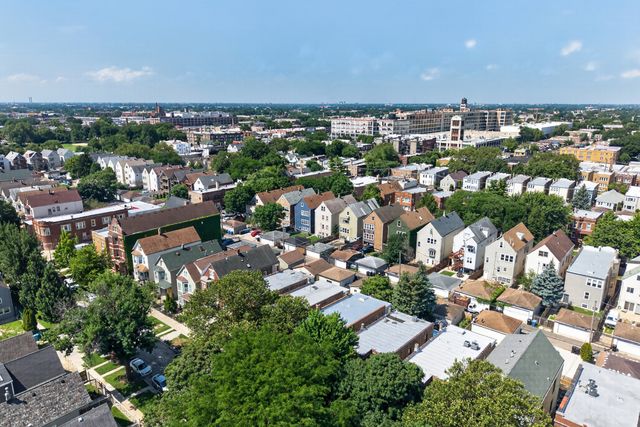 2926 N Avers Avenue, Chicago, IL 60618