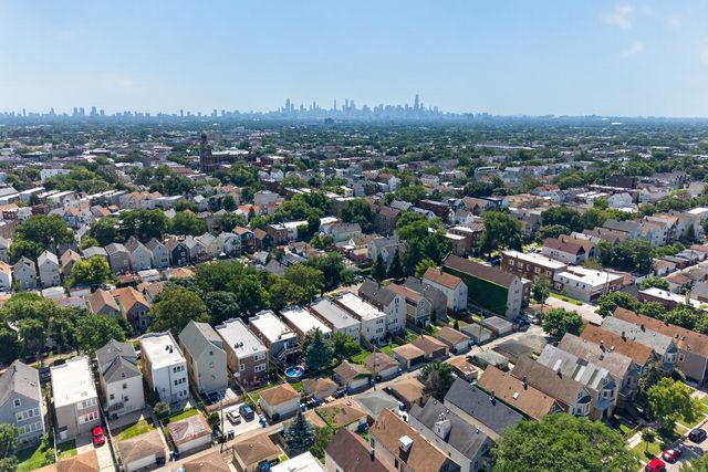 2926 N Avers Avenue, Chicago, IL 60618