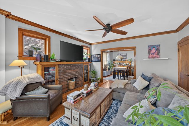 2926 N Avers Avenue, Chicago, IL 60618