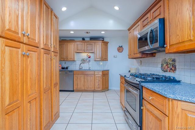 23 Sky Meadow Road, Suffern, NY 10901