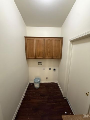 804 N Loch Lloyd Lane, Bakersfield, CA 93312